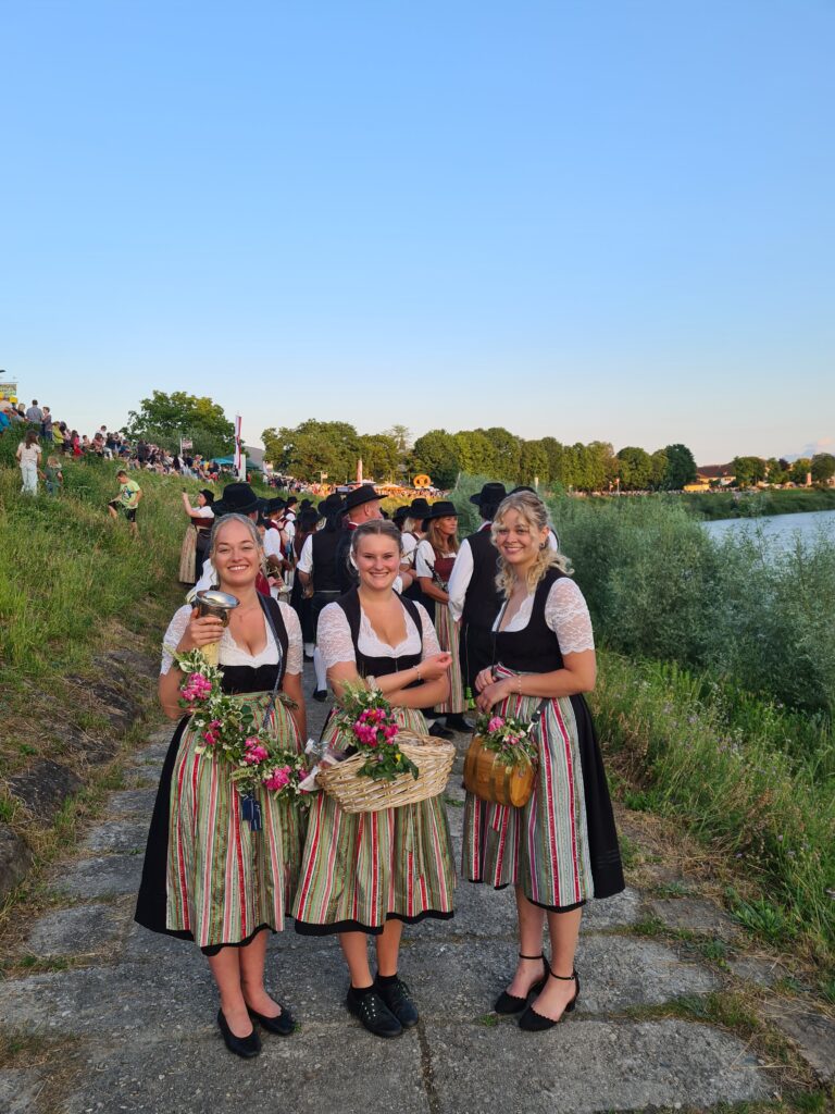 Unsere Marketenderinnen standen uns natürlich tatkräftig zur Seite.